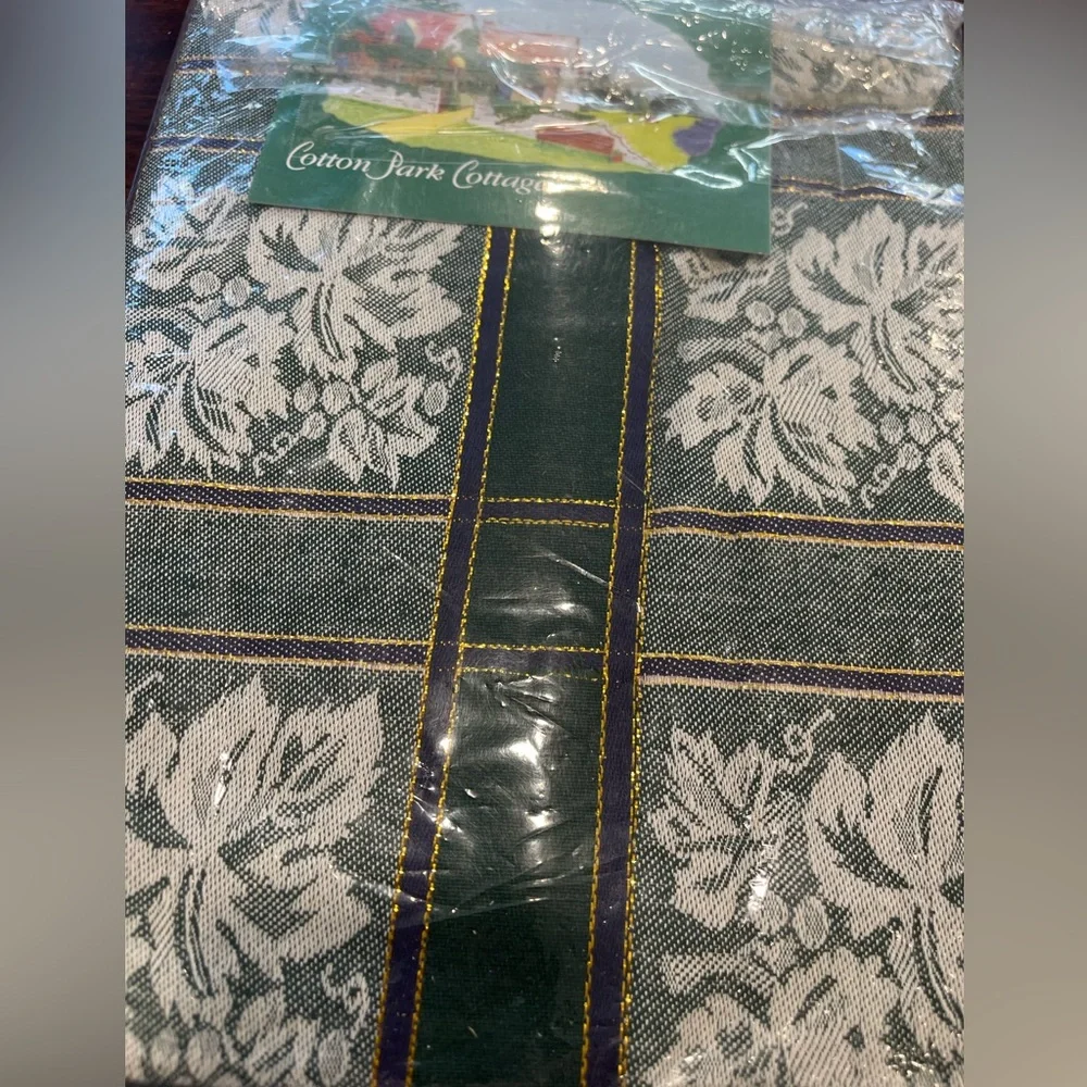 🆕Cotton Park cottage grape leaf design all cotton tablecloth 1990s 70”x52” oblon